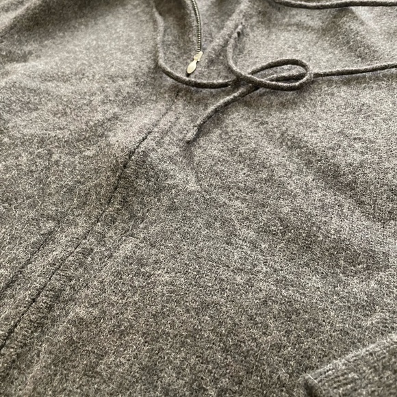 Gray Hooded Cashmere Zip-Up Sweater with Front Pockets - Picture 4 of 6